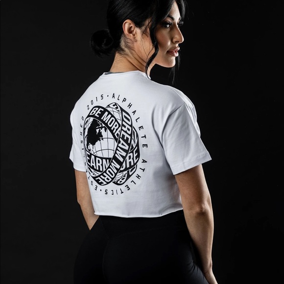 Alphalete Tops - 🎉HP🎉Alphalete chapter 3 white short sleeve crop